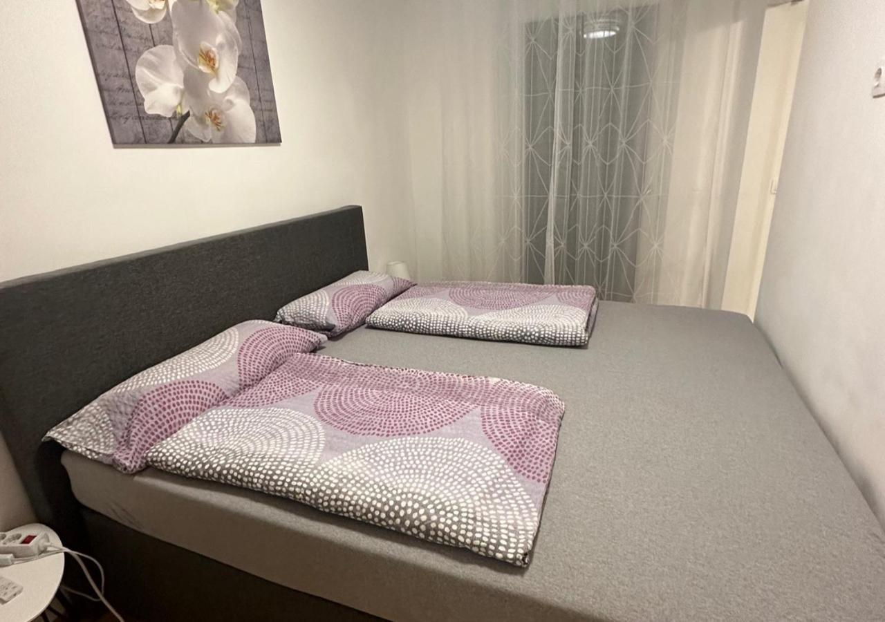 Cozy Two-Room Apartment Near Vic เวียนนา ภายนอก รูปภาพ